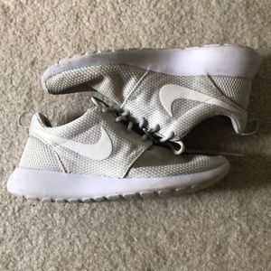 Cream Nike roshes